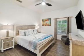Updated 2BR modern ground floor condo in Bahama Bay